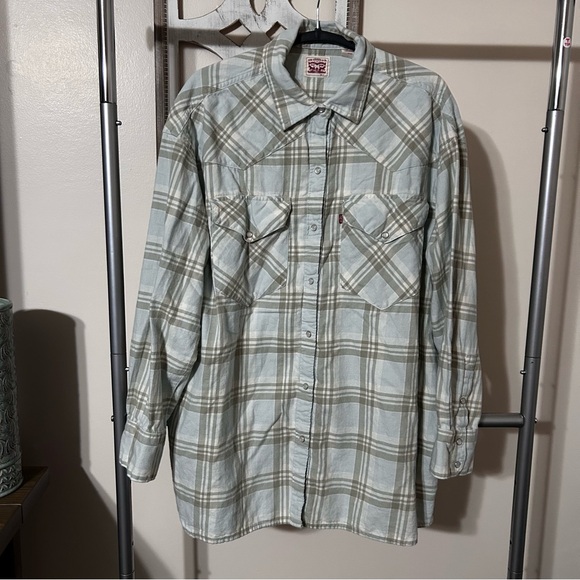 Levi's Tops - Levi’s Women’s Dylan Relaxed Western Shirt Kelsey Plaid Starlight Blue Medium‎